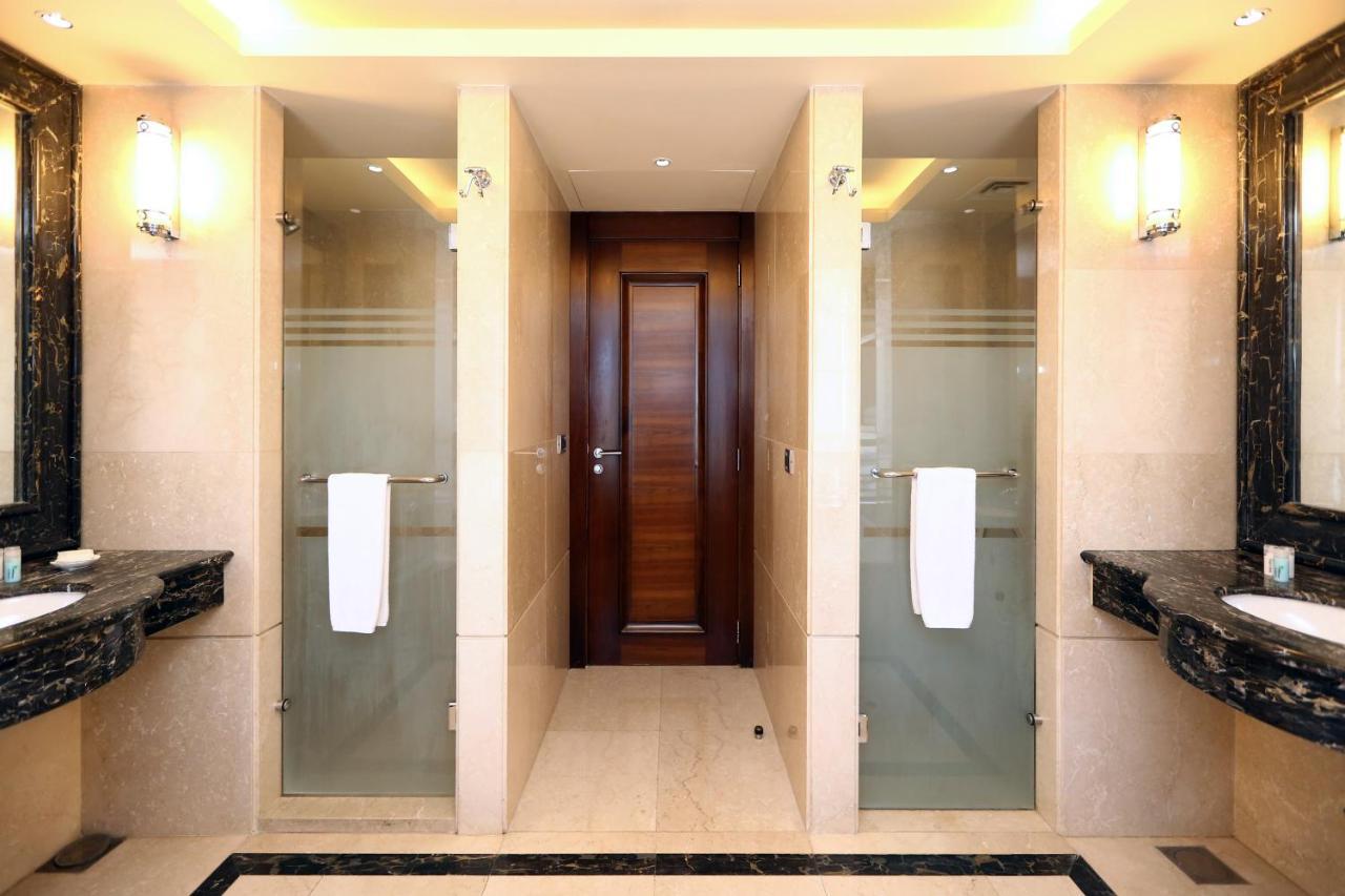 Hotel Ramada Plaza by Wyndham Beirut Raouche Exterior foto