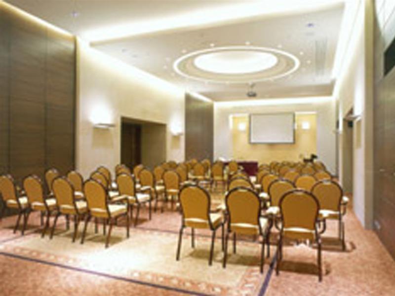 Hotel Ramada Plaza by Wyndham Beirut Raouche Exterior foto