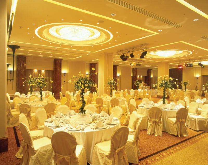 Hotel Ramada Plaza by Wyndham Beirut Raouche Exterior foto