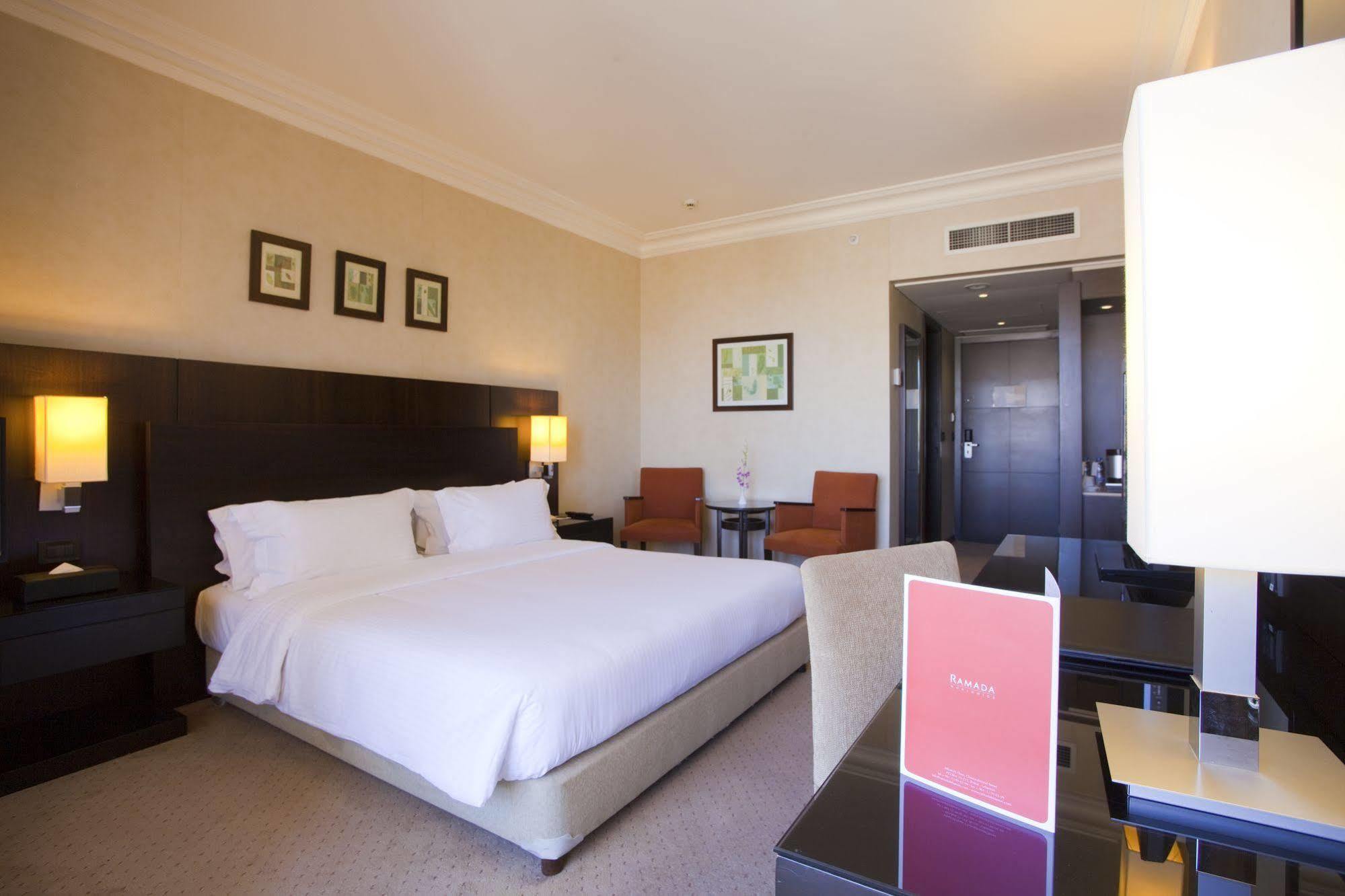 Hotel Ramada Plaza by Wyndham Beirut Raouche Exterior foto