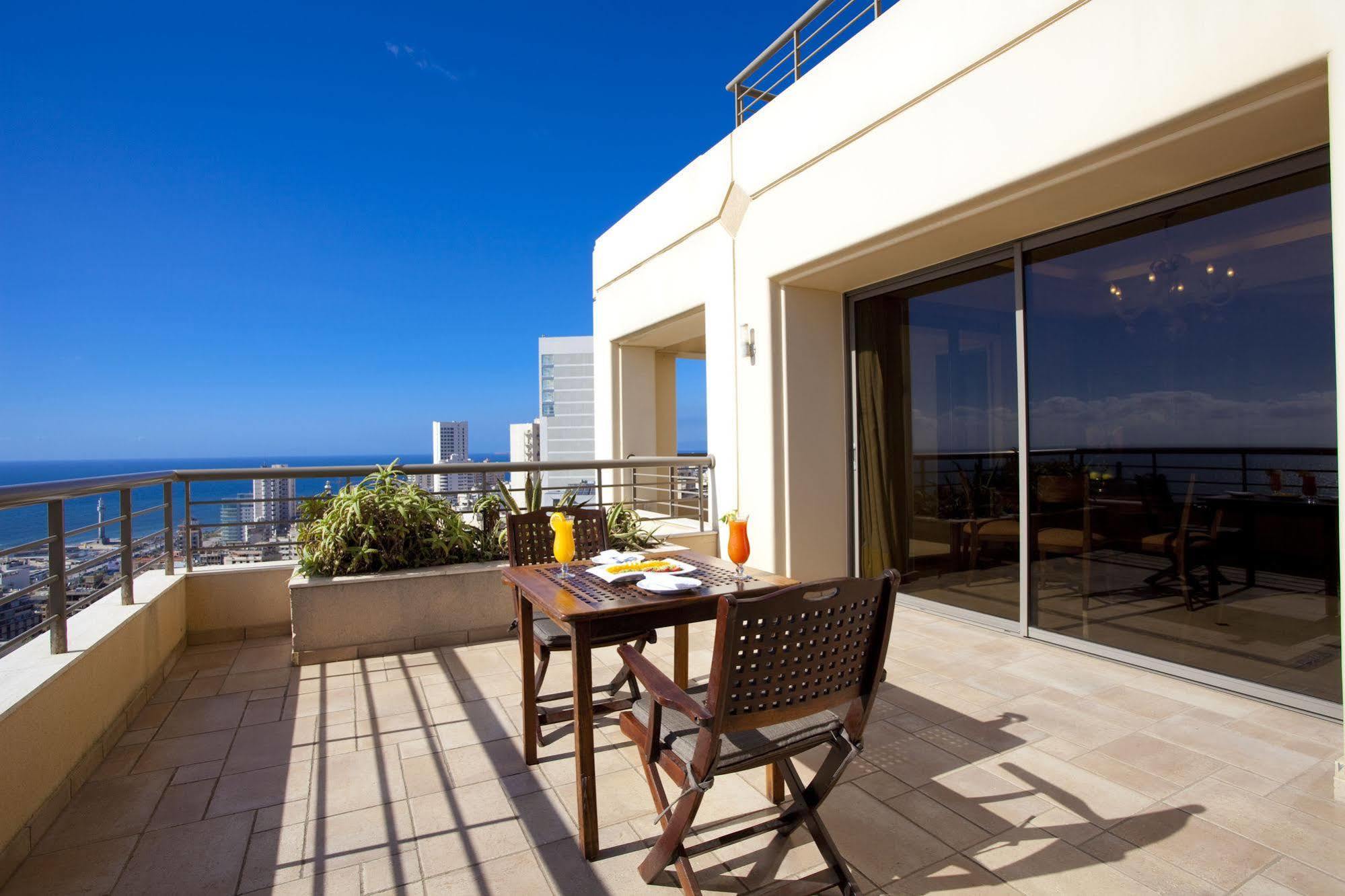 Hotel Ramada Plaza by Wyndham Beirut Raouche Exterior foto